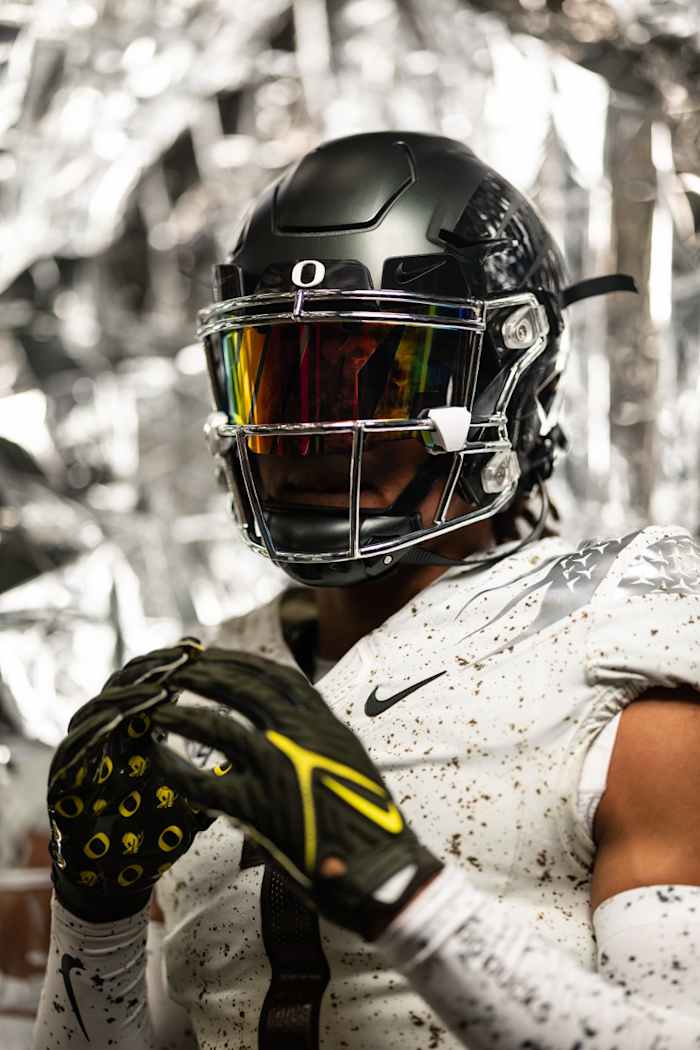 Aaron Flowers throws up an O during a photoshoot on his Oregon visit.